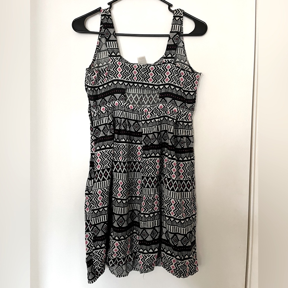 🌟CLEARANCE🌟 Aztec Pattern Flare Pleated Dress. 
Can use Fabric for arts/Crafts